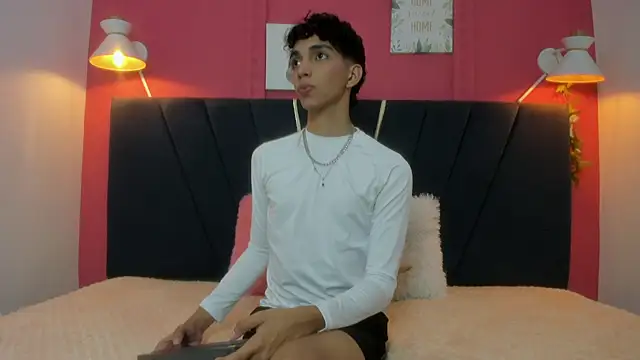 Snapshot of ero_boy40 chatting on August 9, 2026, 8:04 pm ero boy40 online show from August 9, 2026, 8:04 pm