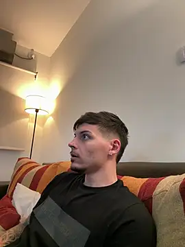 Snapshot of lautydiaz98 chatting on July 17, 2026, 9:56 pm lautydiaz98 online show from July 17, 2026, 9:56 pm