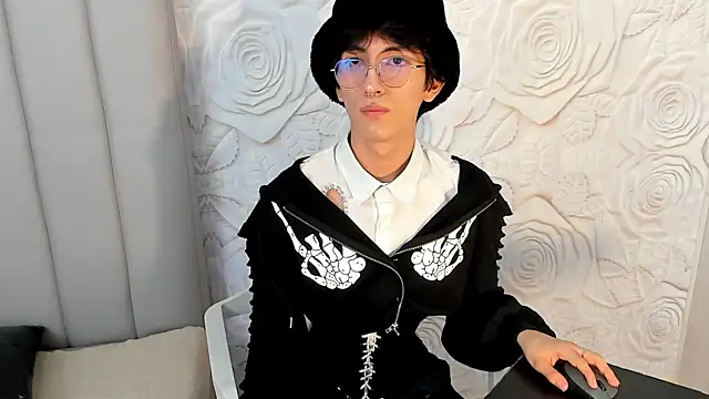 Snapshot of LittlePrince_ chatting on May 12, 2026, 4:53 am LittlePrince online show from May 12, 2026, 4:53 am
