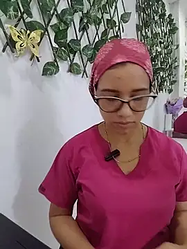 alanahot94 online show from June 17, 2026, 4:50 pm
