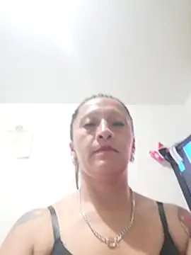 Snapshot of Vely_ chatting on June 14, 2026, 2:24 am Vely online show from June 14, 2026, 2:24 am