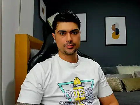 Snapshot of ZEI-001 chatting on June 4, 2026, 7:24 am ZEI-001 online show from June 4, 2026, 7:24 am