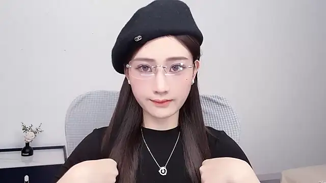  222Mia online show from May 17, 2026, 5:29 am