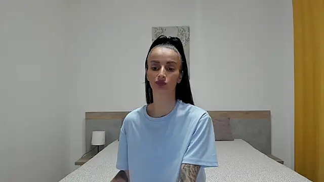 Snapshot of BlissAria chatting on June 6, 2026, 8:25 pm BlissAria online show from June 6, 2026, 8:25 pm