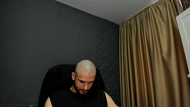 Snapshot of TroyWadee chatting on June 7, 2026, 4:18 am TroyWadee online show from June 7, 2026, 4:18 am