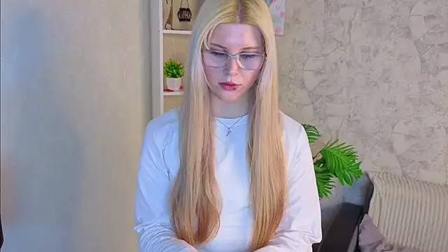MavisBuzzo online show from May 18, 2026, 4:07 am