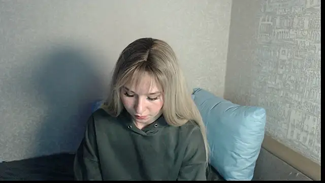 Snapshot of polly_holyy chatting on May 23, 2026, 10:36 am polly holyy online show from May 23, 2026, 10:36 am