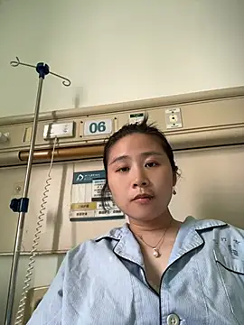Snapshot of Iridessa- chatting on June 5, 2026, 7:14 am Iridessa- online show from June 5, 2026, 7:14 am