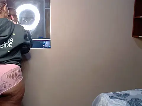 Snapshot of Thique_DollX chatting on June 20, 2026, 12:37 am Thique DollX online show from June 20, 2026, 12:37 am