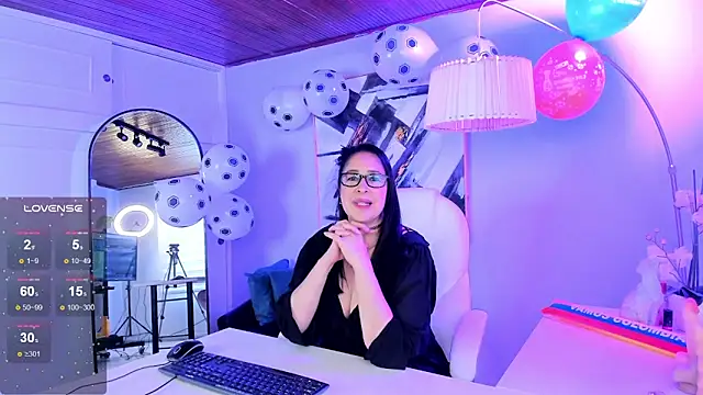 Snapshot of Bella_milff_ chatting on June 19, 2026, 7:30 pm Bella milff online show from June 19, 2026, 7:30 pm