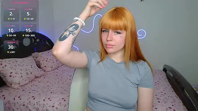 Snapshot of VelvetEmber chatting on June 12, 2026, 2:37 pm VelvetEmber online show from June 12, 2026, 2:37 pm