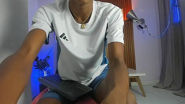 Snapshot of Afrowayuu chatting on May 15, 2026, 5:55 pm Afrowayuu online show from May 15, 2026, 5:55 pm