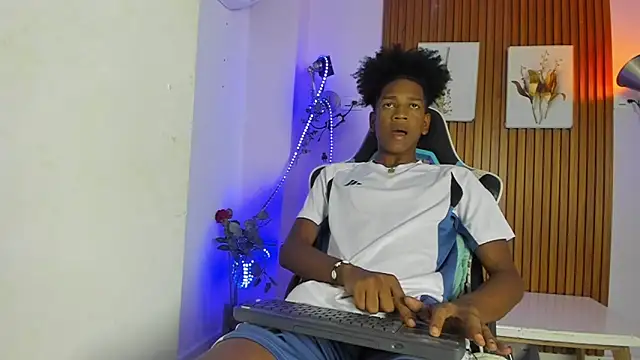 Snapshot of Afrowayuu chatting on May 21, 2026, 5:43 pm Afrowayuu online show from May 21, 2026, 5:43 pm