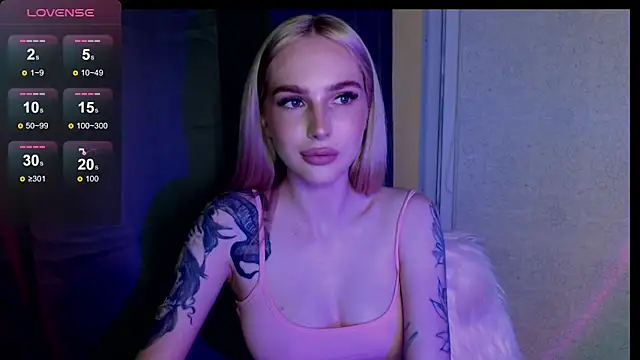 Snapshot of MichelleVelour chatting on June 5, 2026, 5:07 pm MichelleVelour online show from June 5, 2026, 5:07 pm
