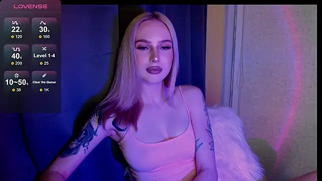 Snapshot of MichelleVelour chatting on June 8, 2026, 5:13 pm MichelleVelour online show from June 8, 2026, 5:13 pm