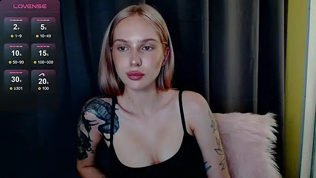 Snapshot of MichelleVelour chatting on May 25, 2026, 3:22 pm MichelleVelour online show from May 25, 2026, 3:22 pm