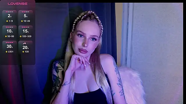 Snapshot of MichelleVelour chatting on June 24, 2026, 5:11 pm MichelleVelour online show from June 24, 2026, 5:11 pm