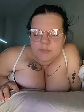 Snapshot of BadMommyyyyy chatting on May 20, 2026, 11:29 am BadMommyyyyy online show from May 20, 2026, 11:29 am