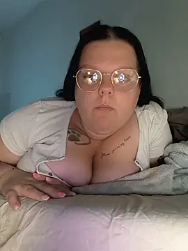 BadMommyyyyy online show from May 15, 2026, 12:03 pm