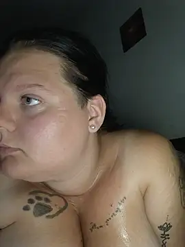 Snapshot of BadMommyyyyy chatting on July 13, 2026, 12:37 pm BadMommyyyyy online show from July 13, 2026, 12:37 pm