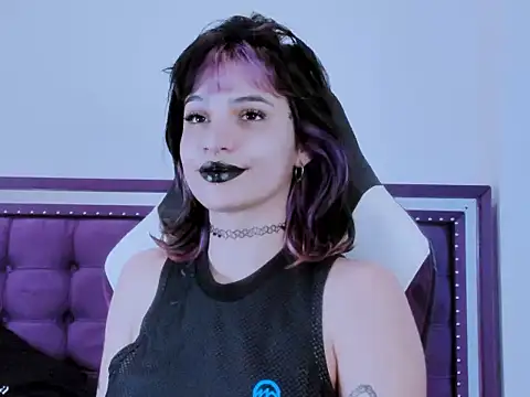 deexirl online show from May 9, 2026, 3:15 pm
