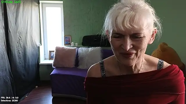 Snapshot of Nia_Natur chatting on July 8, 2026, 8:04 am Nia Natur online show from July 8, 2026, 8:04 am