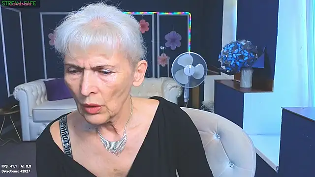 Snapshot of Nia_Natur chatting on July 9, 2026, 6:14 am Nia Natur online show from July 9, 2026, 6:14 am