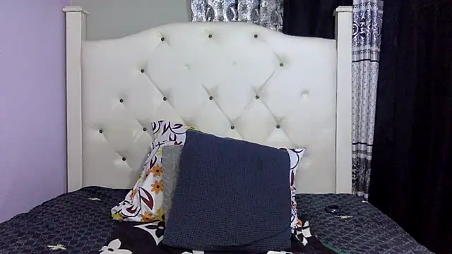 Snapshot of creamyamber chatting on October 2, 2025, 2:04 am creamyamber online show from October 2, 2025, 2:04 am