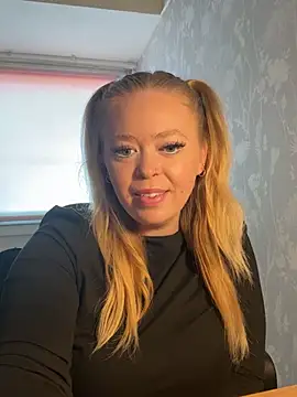 Snapshot of Heyitskaylaxo chatting on May 12, 2026, 9:26 am Heyitskaylaxo online show from May 12, 2026, 9:26 am