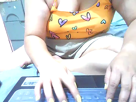 Snapshot of xsweetlover69x chatting on June 17, 2026, 6:24 am xsweetlover69x online show from June 17, 2026, 6:24 am