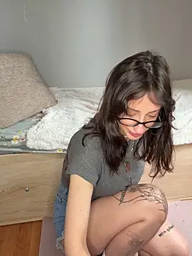 Snapshot of Meow_Mia chatting on June 3, 2026, 8:15 am Meow Mia online show from June 3, 2026, 8:15 am