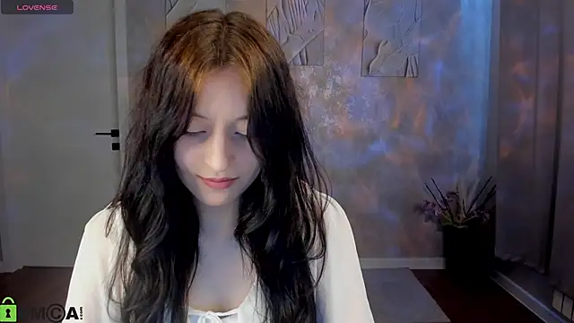Snapshot of Tracey_Gill chatting on June 7, 2026, 9:25 am Tracey Gill online show from June 7, 2026, 9:25 am