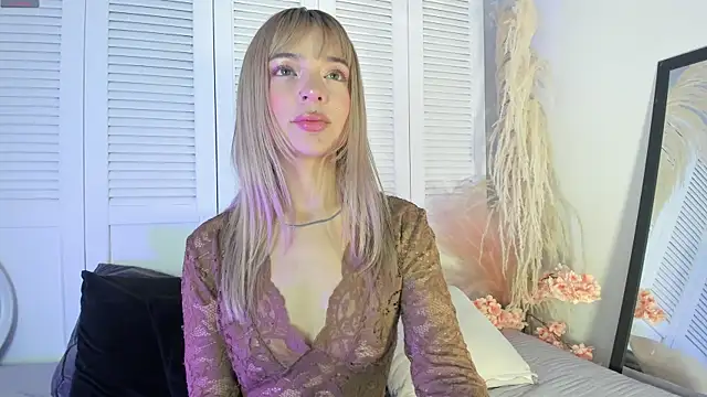 Snapshot of akemi__ chatting on June 14, 2026, 3:02 pm akemi online show from June 14, 2026, 3:02 pm