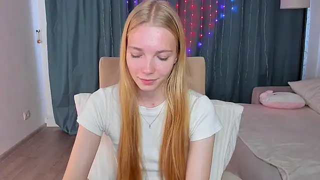 Snapshot of lightshynes chatting on May 20, 2026, 7:16 am lightshynes online show from May 20, 2026, 7:16 am
