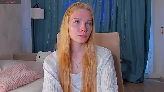 Snapshot of lightshynes chatting on May 17, 2026, 6:02 am lightshynes online show from May 17, 2026, 6:02 am