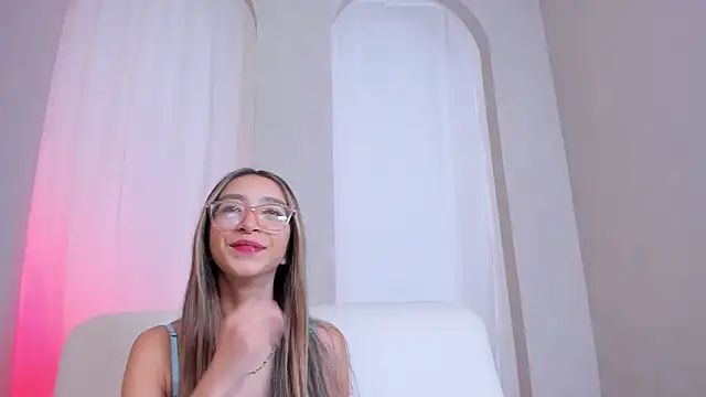 HannaCarttier  online show from June 12, 2026, 12:14 pm