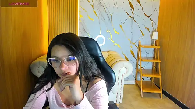 HoneyDoll tf online show from June 3, 2026, 8:13 pm