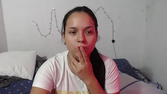 Snapshot of Adaraa_garcia03 chatting on June 10, 2026, 2:18 pm Adaraa garcia03 online show from June 10, 2026, 2:18 pm