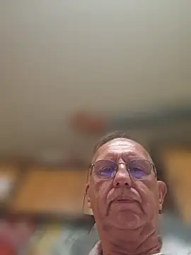 Snapshot of Robotnikm chatting on July 1, 2026, 3:01 pm Robotnikm online show from July 1, 2026, 3:01 pm