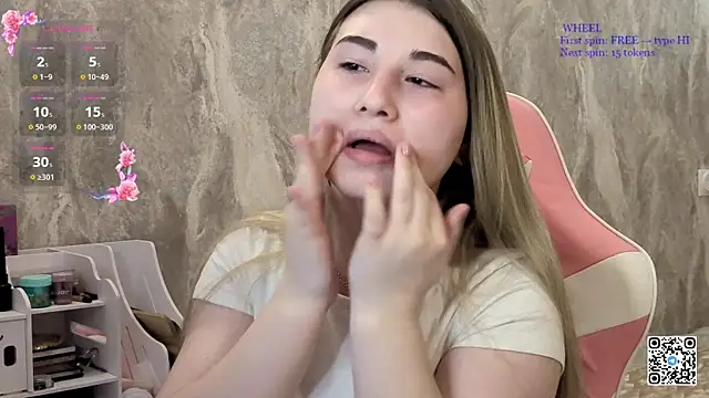 softiekitty online show from May 17, 2026, 4:07 pm