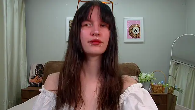 Snapshot of VivianCaro chatting on May 14, 2026, 8:22 am VivianCaro online show from May 14, 2026, 8:22 am