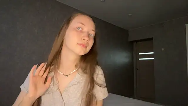 Snapshot of Emily_Mur_ chatting on May 18, 2026, 7:02 am Emily Mur online show from May 18, 2026, 7:02 am