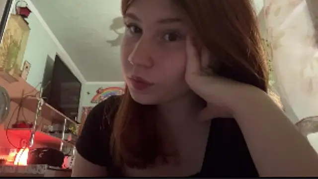 Snapshot of EmmaLovelyBB chatting on May 13, 2026, 7:43 pm EmmaLovelyBB online show from May 13, 2026, 7:43 pm
