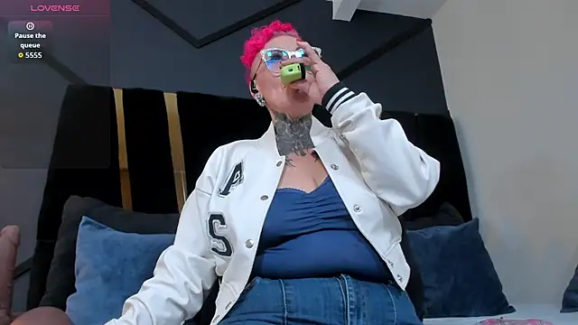 Snapshot of mistress_sandy chatting on June 4, 2026, 9:52 pm mistress sandy online show from June 4, 2026, 9:52 pm