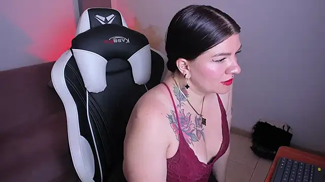 Snapshot of Amber_Goddess chatting on May 13, 2026, 12:34 pm Amber Goddess online show from May 13, 2026, 12:34 pm