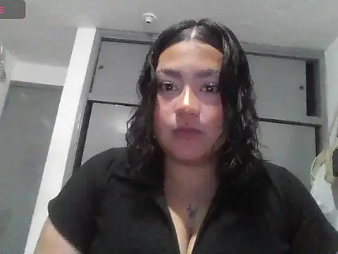 Snapshot of Alaia_moretti chatting on May 30, 2026, 1:45 am Alaia moretti online show from May 30, 2026, 1:45 am