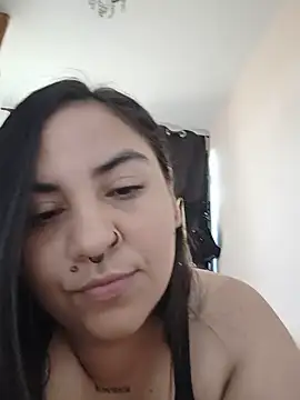 LorenMishelle online show from May 13, 2026, 7:10 pm