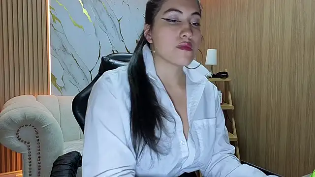 Snapshot of Violett_tf chatting on June 21, 2026, 1:06 pm Violett tf online show from June 21, 2026, 1:06 pm