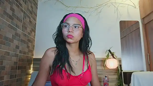Snapshot of Evalune_ chatting on June 18, 2026, 11:21 pm Evalune online show from June 18, 2026, 11:21 pm