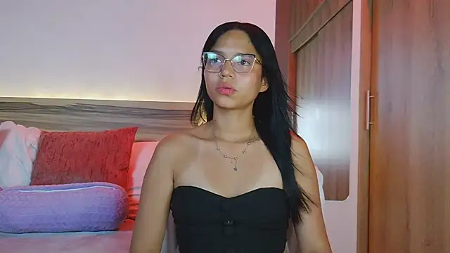 Snapshot of Evalune_ chatting on June 26, 2026, 9:42 pm Evalune online show from June 26, 2026, 9:42 pm